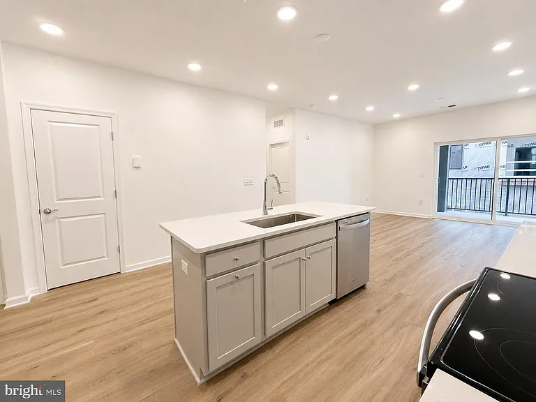421 Washington St #1103 — Photo 11