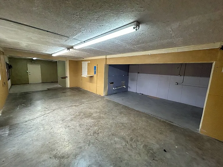 110 W 21st Ave — Photo 3