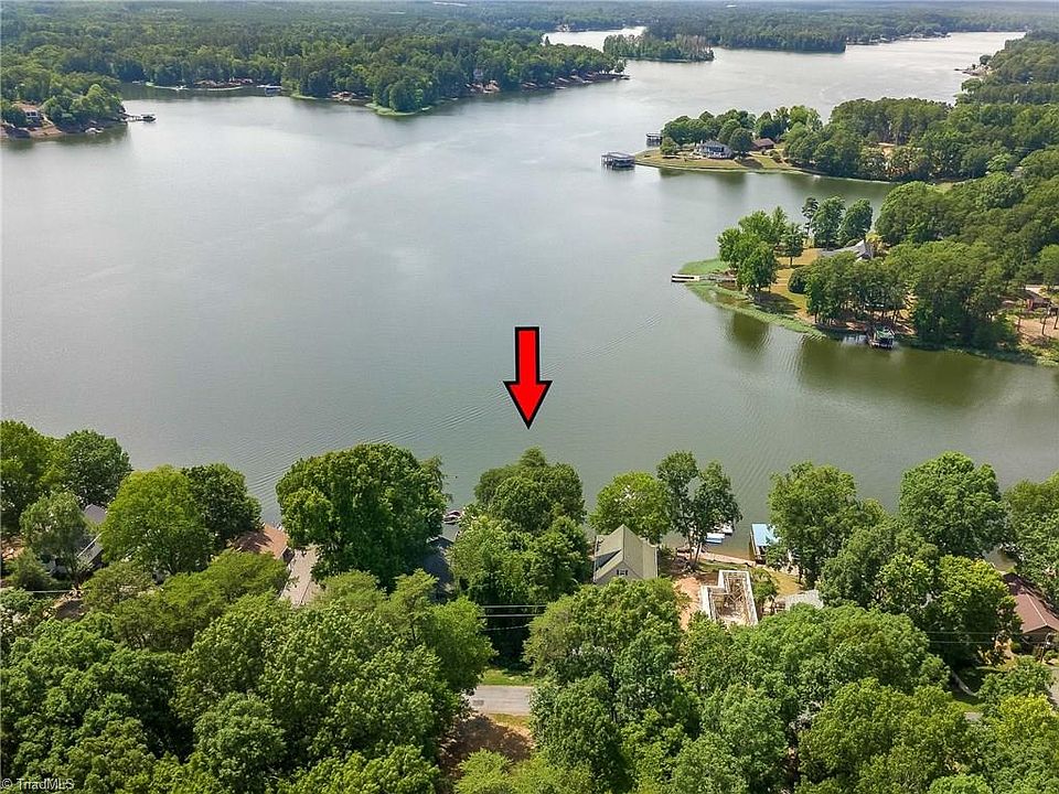 1st image of 216 N Shoreline Dr