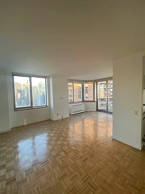 Rented by Fischer Group Realty, LLC | media 3