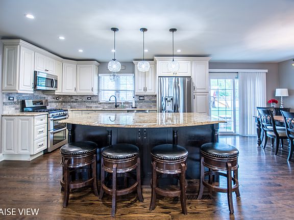 4th image of 50 Robin Hill Dr