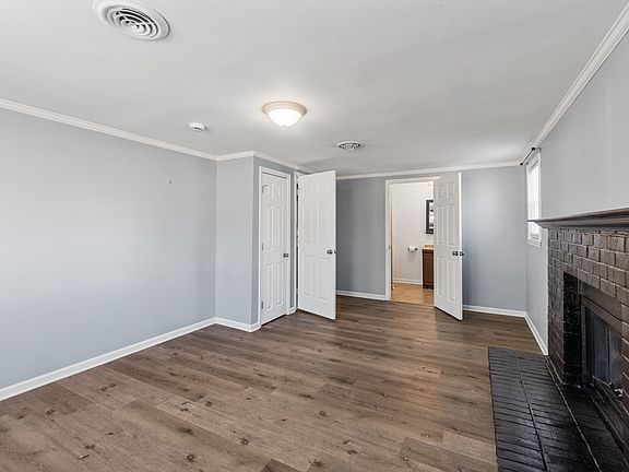 3rd image of 2249 Corbett Ave