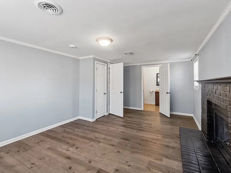 2249 Corbett Ave — Photo 3