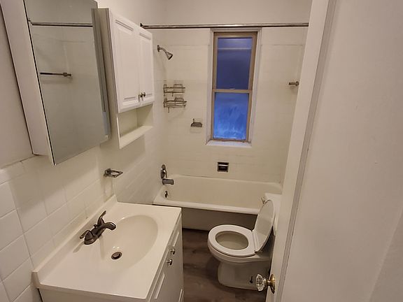 2nd image of 1404 Woodland Dr APT 1S