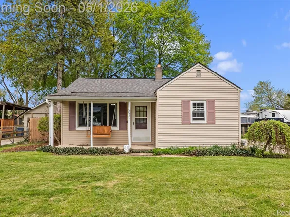 2875 Longview Ave, Rochester Hills, MI 48307