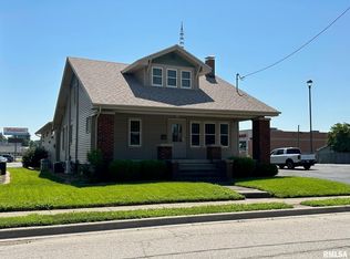 328 N Clay St, Taylorville, IL 62568