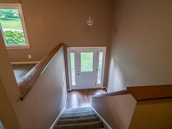 2nd image of 3881 Vicki Ct