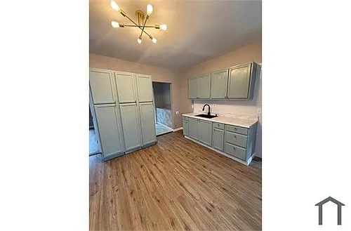 110 Spruce St #3 Photo 1