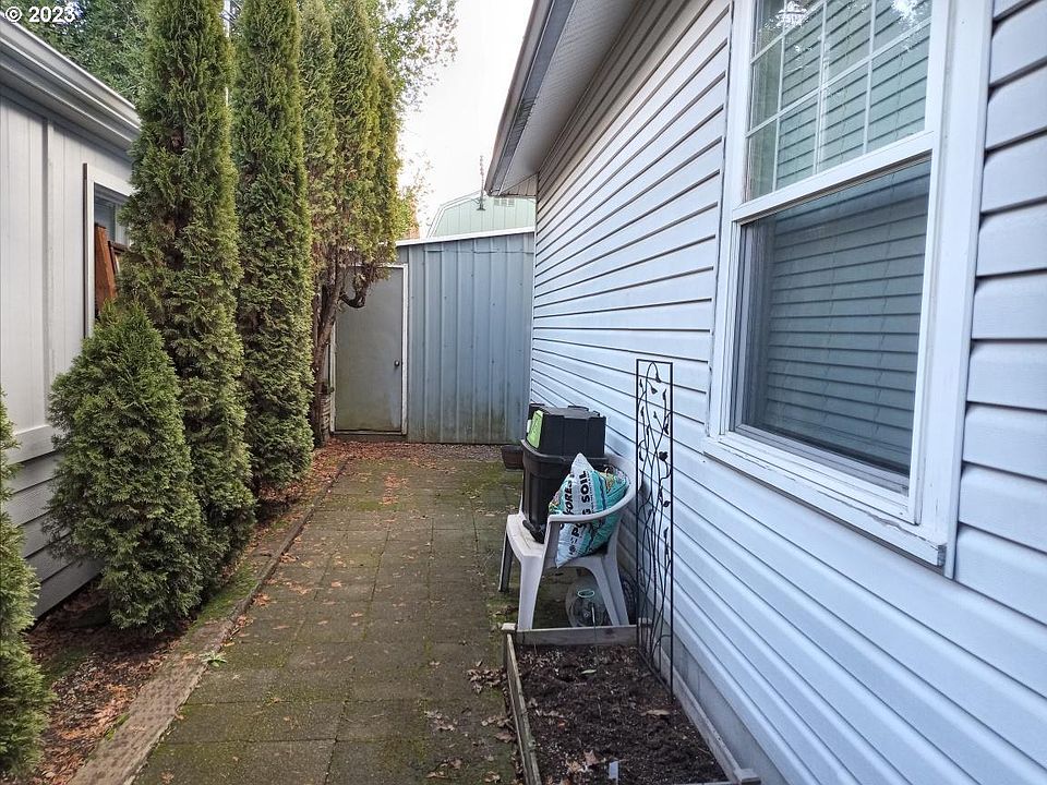 2nd image of 209 NE 3rd Ave