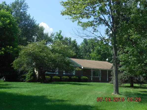 10 Oakland Dr, White House Station, NJ 08889