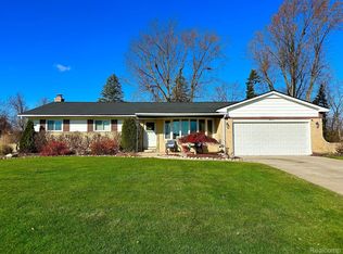 9274 Steep Hollow Dr, White Lake, MI