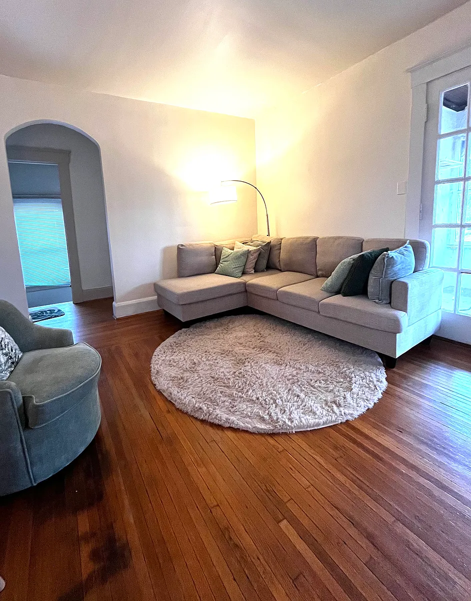 Building Photo - 4425 Hamilton Ave #2