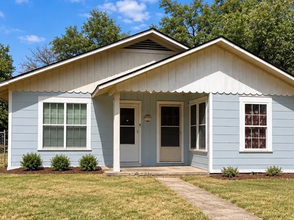 105 N Hubbard St, Alvord, TX 76225