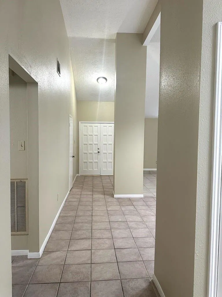 3 bed, 2.0 bath, 1676 sqft, $1,800 — Photo 3