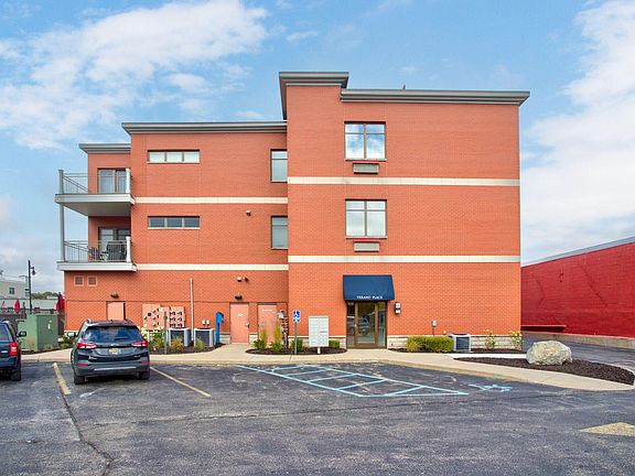 3rd image of 414 Eagle St #204