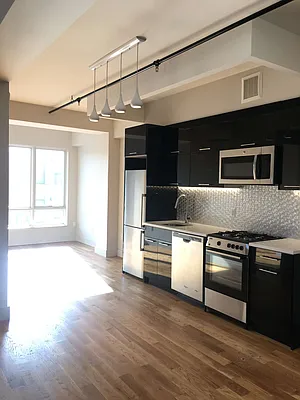 Rented by Manhattan Management LLC | media 61