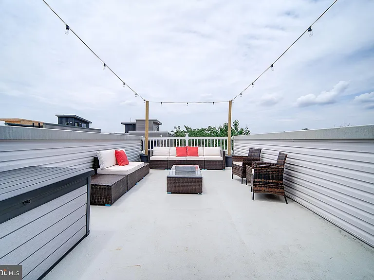 1513 S Lambert St — Photo 43