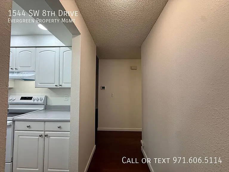 1544 SW 8th Dr — Photo 6