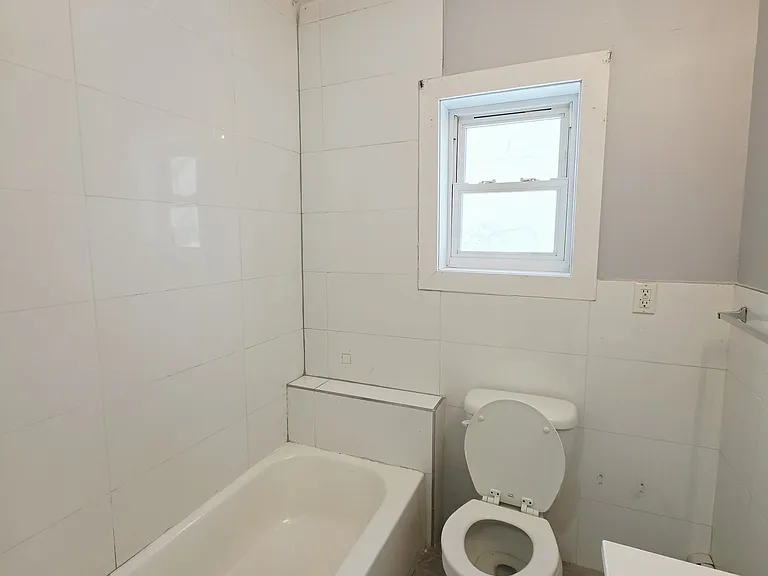 29 Bartholdi Ave #1B — Photo 8