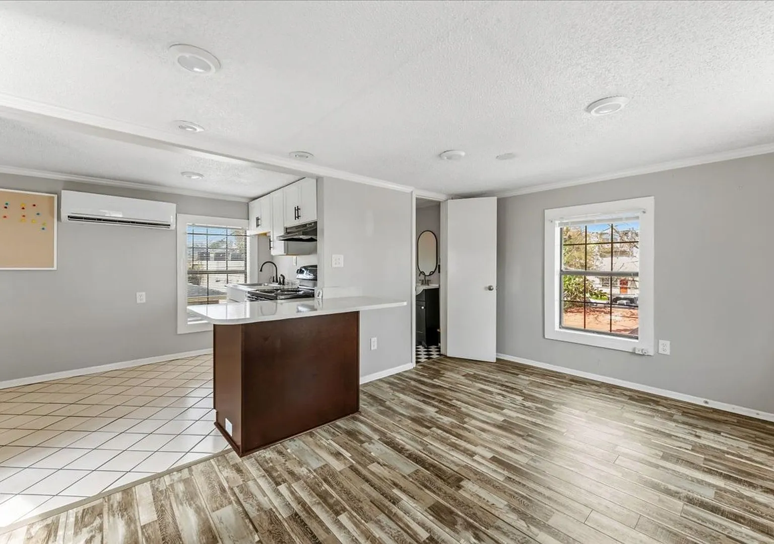 Charming Studio in a Great Location $1,000/month — Photo 3