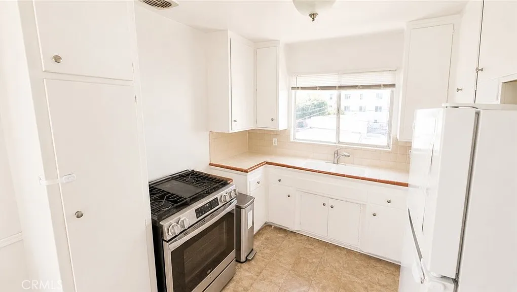 2 bed, 1000 sqft, $2,650 — Photo 4