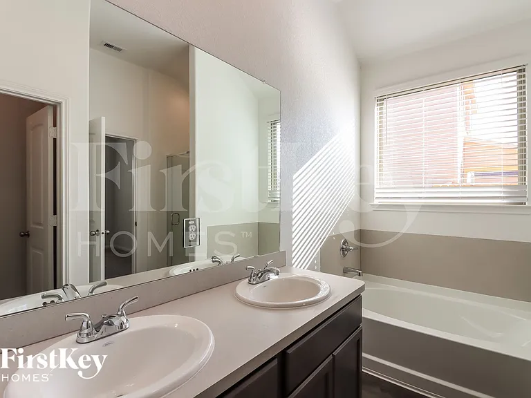 11032 Patriot Ct — Photo 9