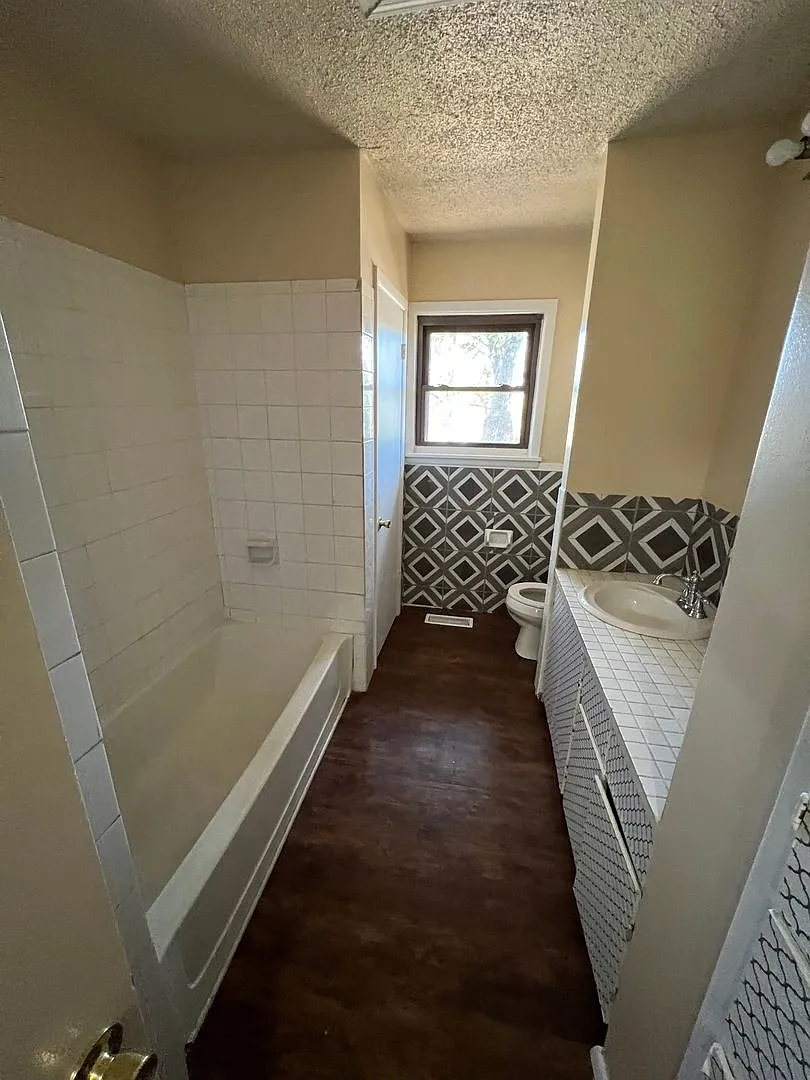 3 bed 1 Bath 1 Car Garage Home in Nice Neighborhood — Photo 3