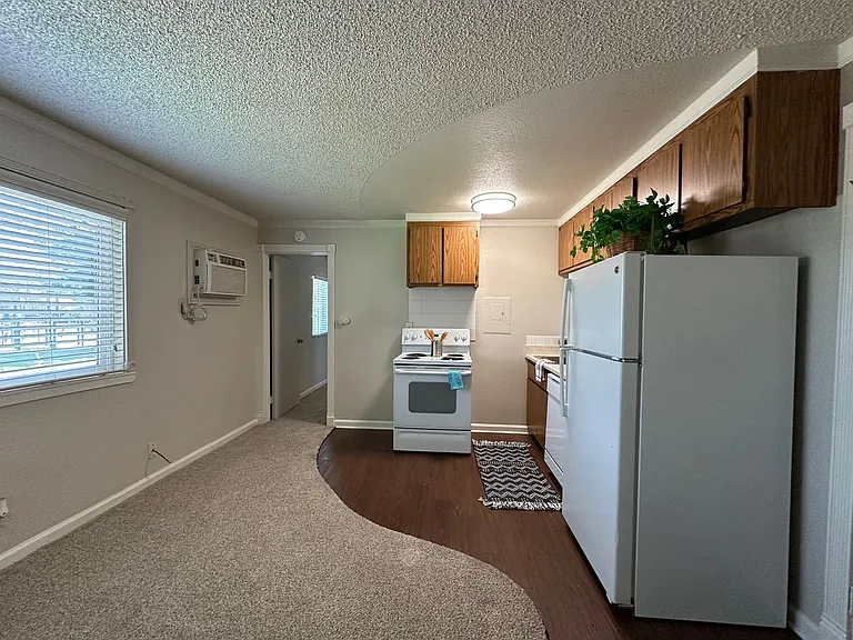 Boutique Apartments in Boulevard Park, Includes Gated, Covered Parking! — Photo 14