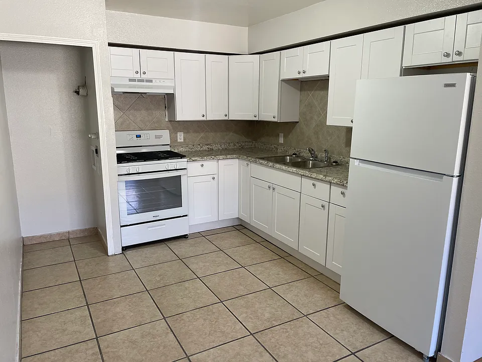 99 Parque De Oeste Dr #4