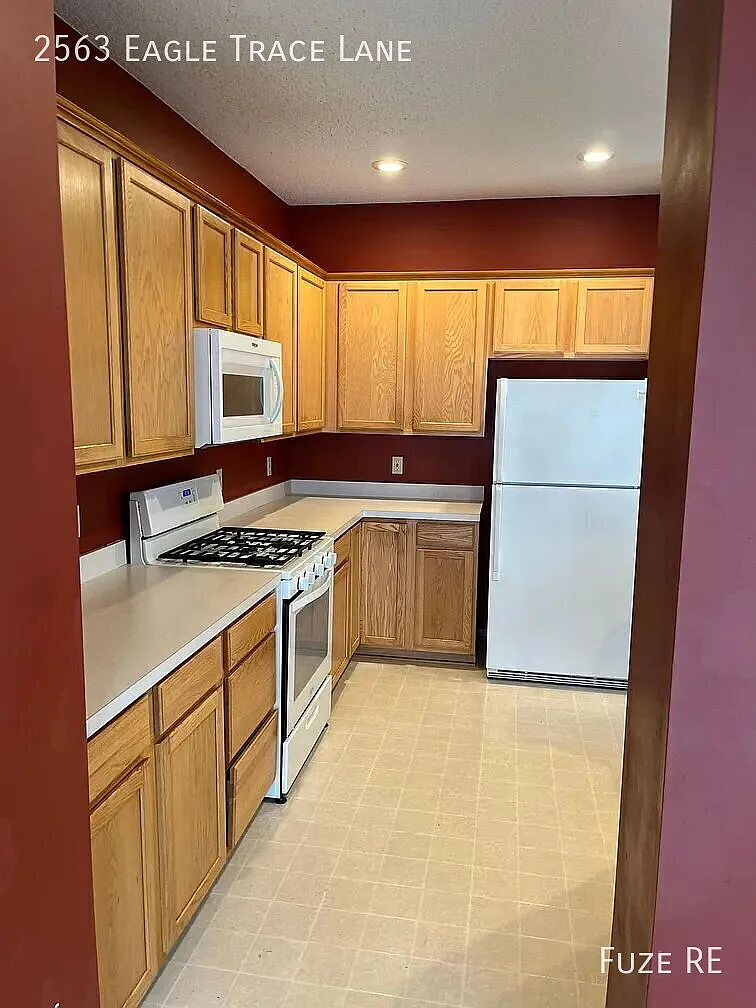"Charming & Spacious 2-Bed Townhouse in Woodbury 1600 Sq Ft of Comfort at 2563 Eagle Trace Lane!" — Photo 4