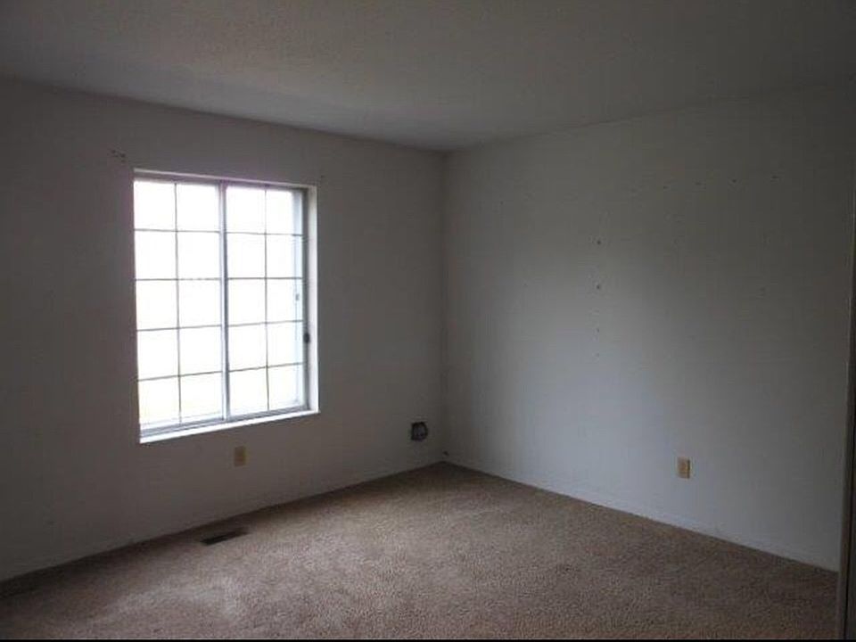 1st image of 862 Hoover Village Dr APT A