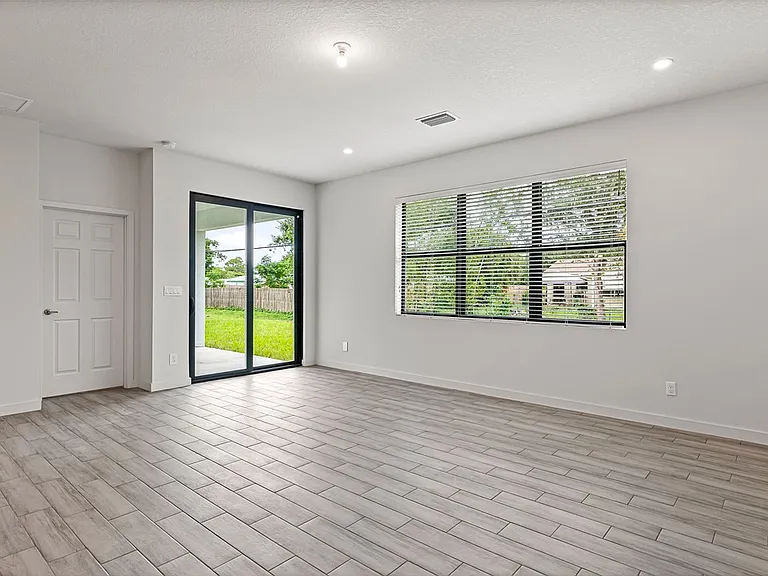 7704 Pacific Ave — Photo 12
