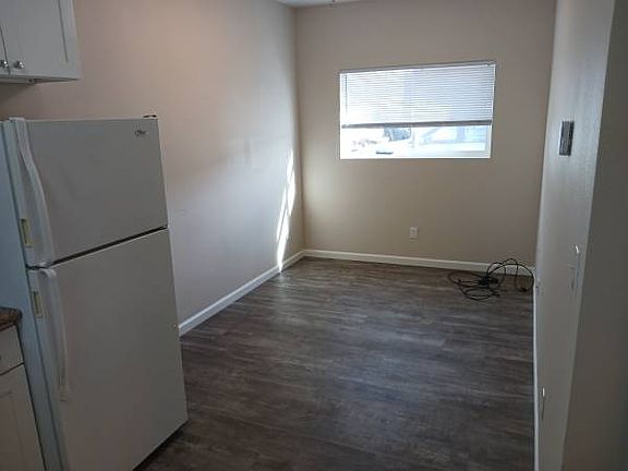 4th image of 37 49th St NE
