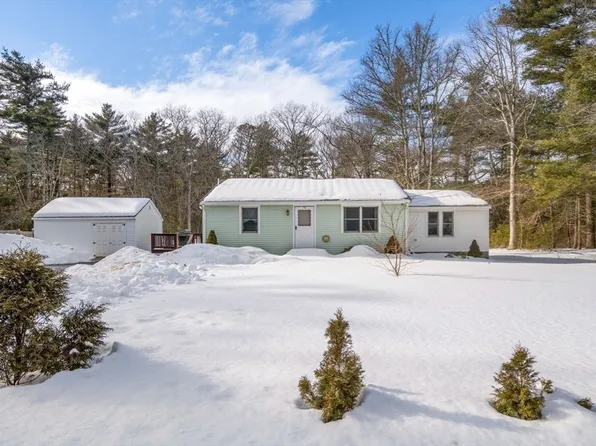 179 Tremont St, Carver, MA 02330