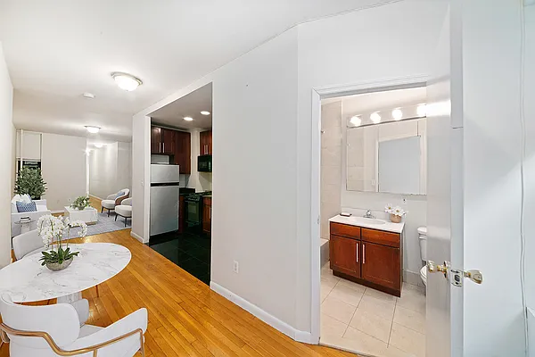 Rented by Domus Realty | media 14