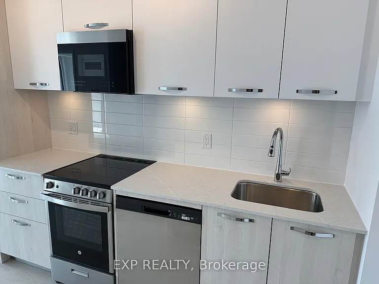 75 James St S #2513 — Photo 12