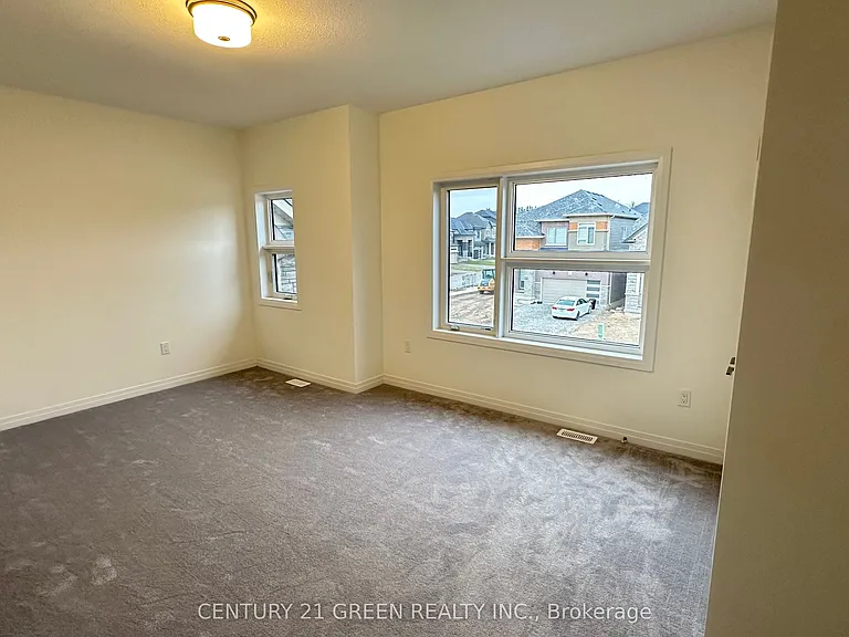 126 Hitchman St — Photo 17