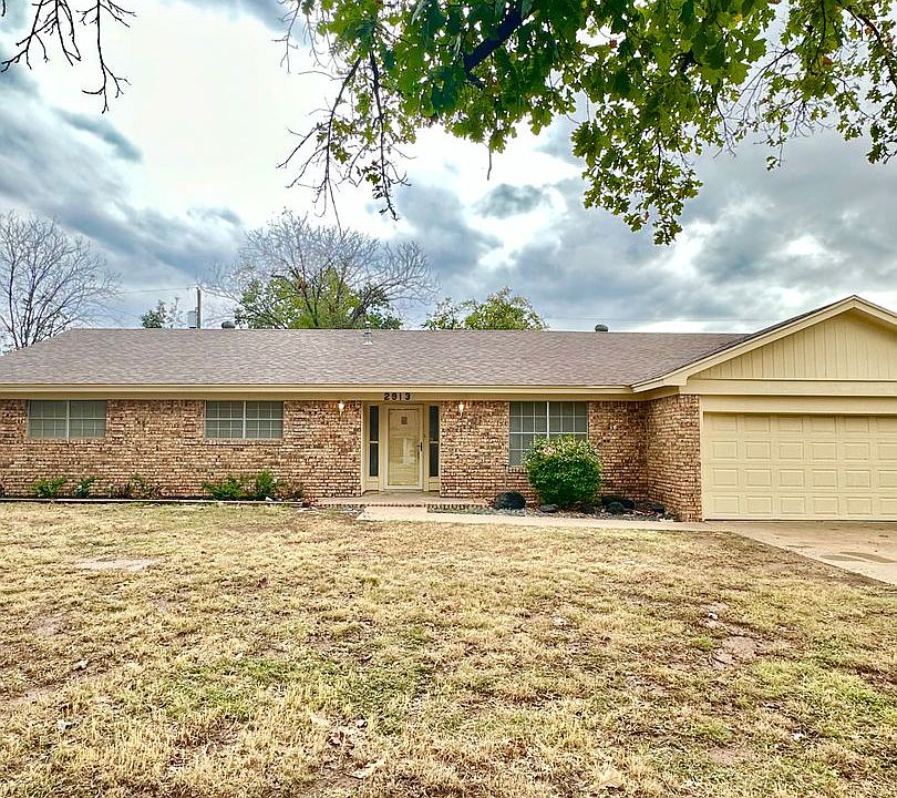 1st image of 2913 Oak Forest Dr
