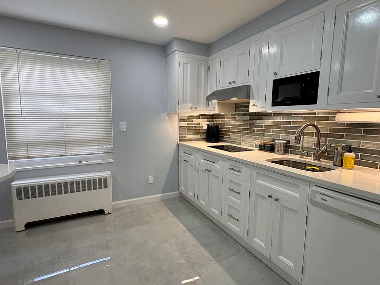 2209 Center Ave #A — Photo 2