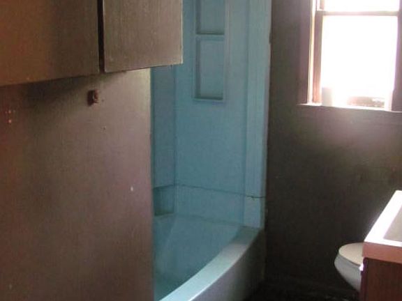 3Bathroom2