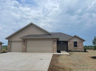 653 E Melton Rd, Ozark, MO 65721