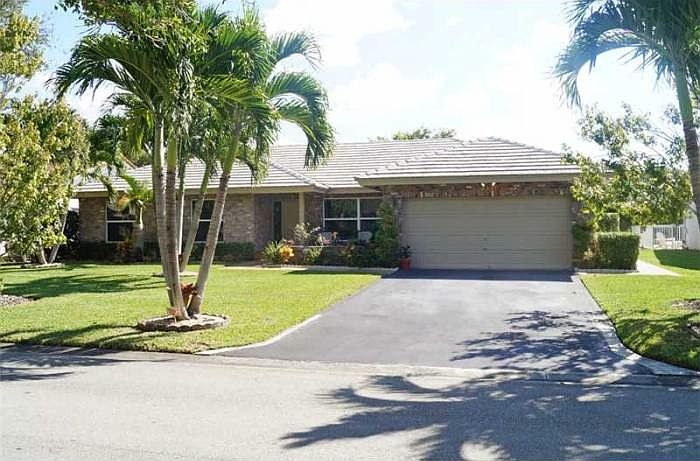1st image of 427 NW 113th Ter