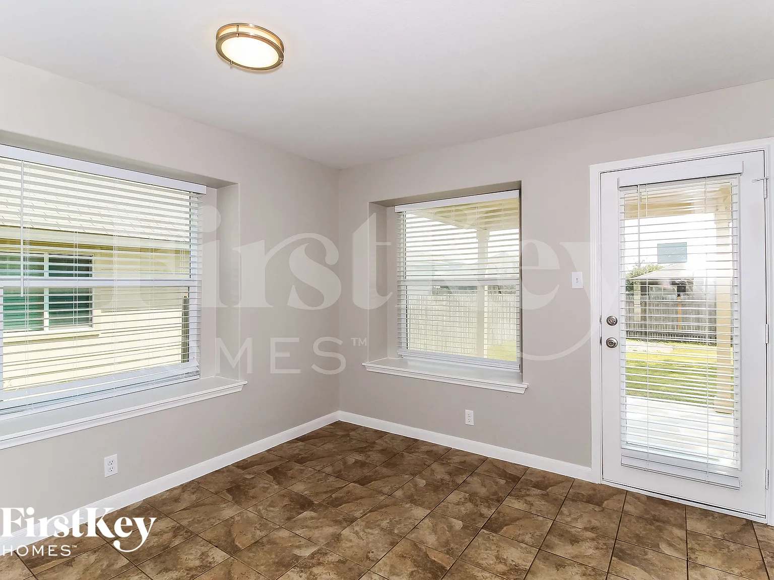 4 bed, 2.5 bath, 1758 sqft, $1,590 — Photo 4