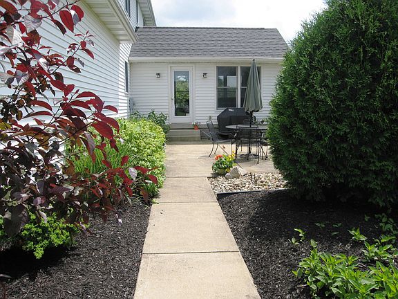 4th image of 82 Twin Oaks Dr