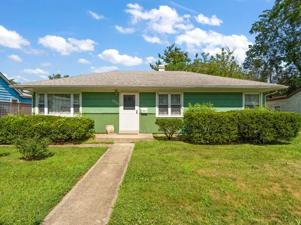 7985 White Oak Ln, Hammond, IN 46324