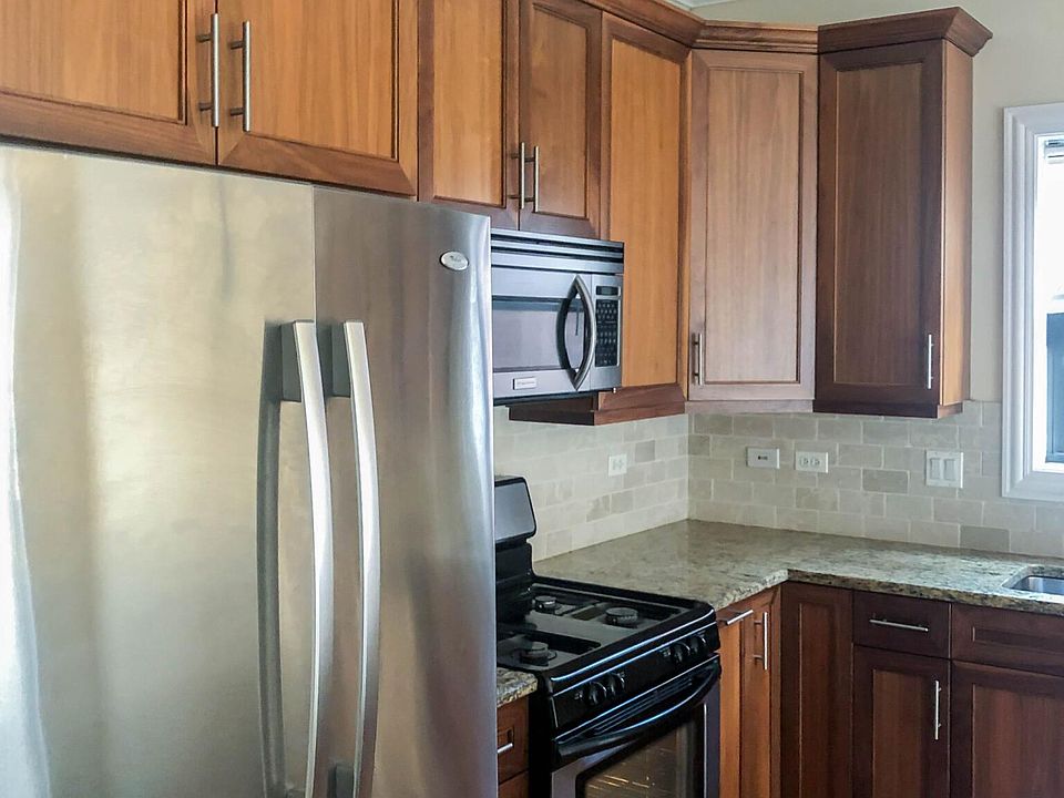 1st image of 3230 N Kenmore Ave #1
