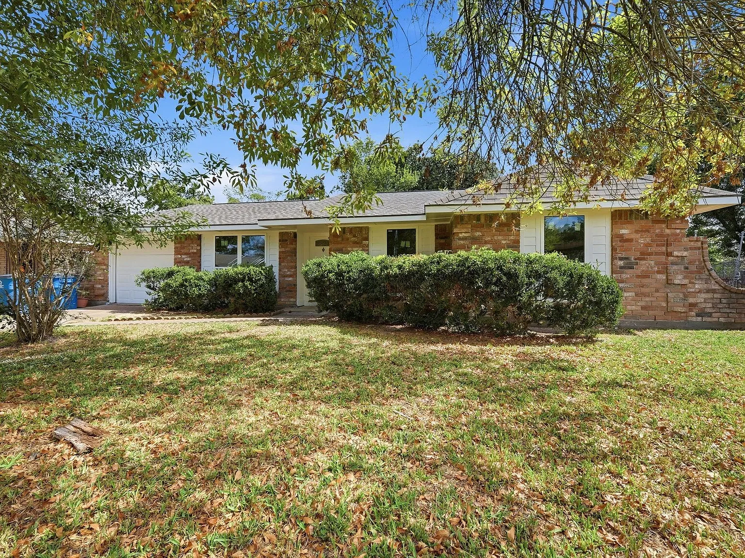 3 bed, 1.5 bath, 1032 sqft, $1,650 — Photo 1