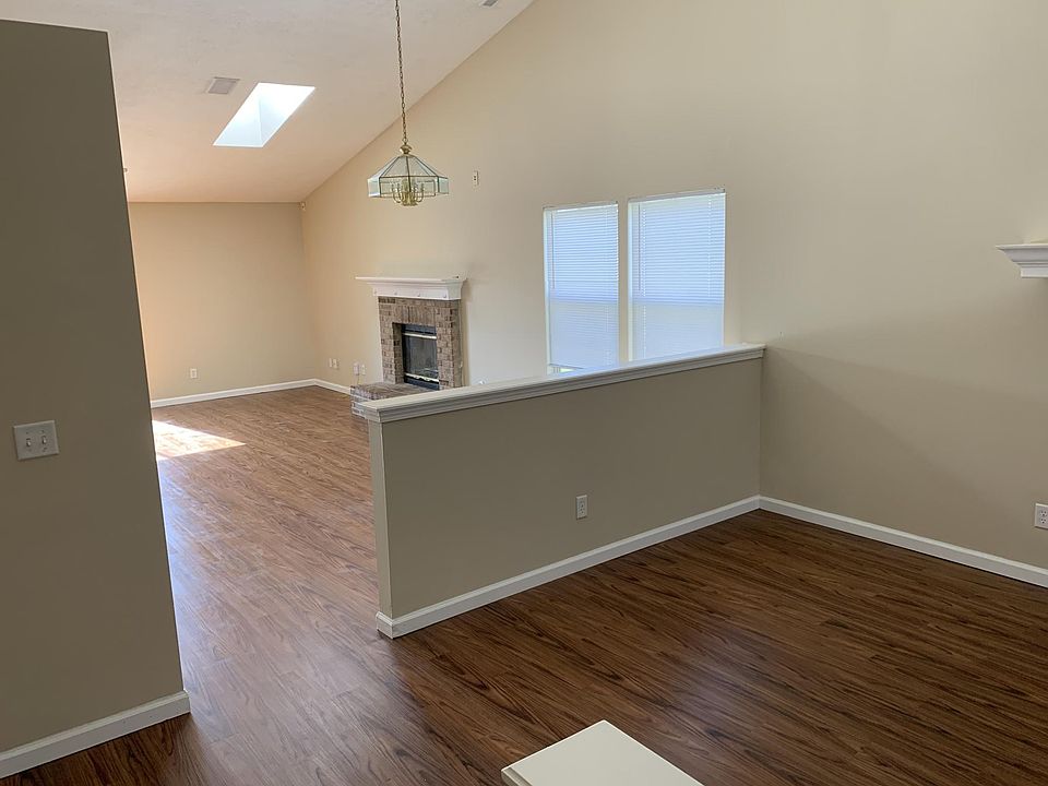 1st image of 2432 Shorewood Dr