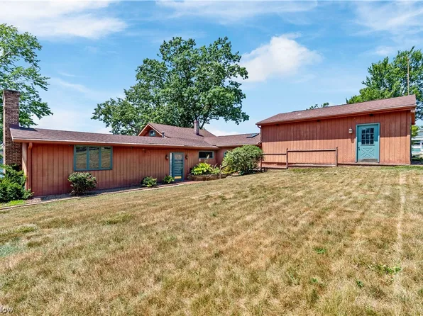 3590 Birdland Ave, Akron, OH 44319