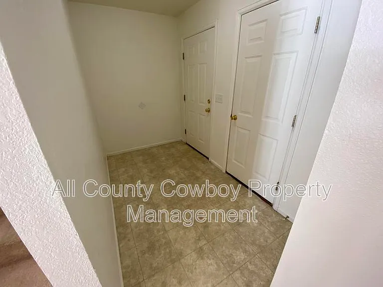 710 W 2nd St — Photo 13